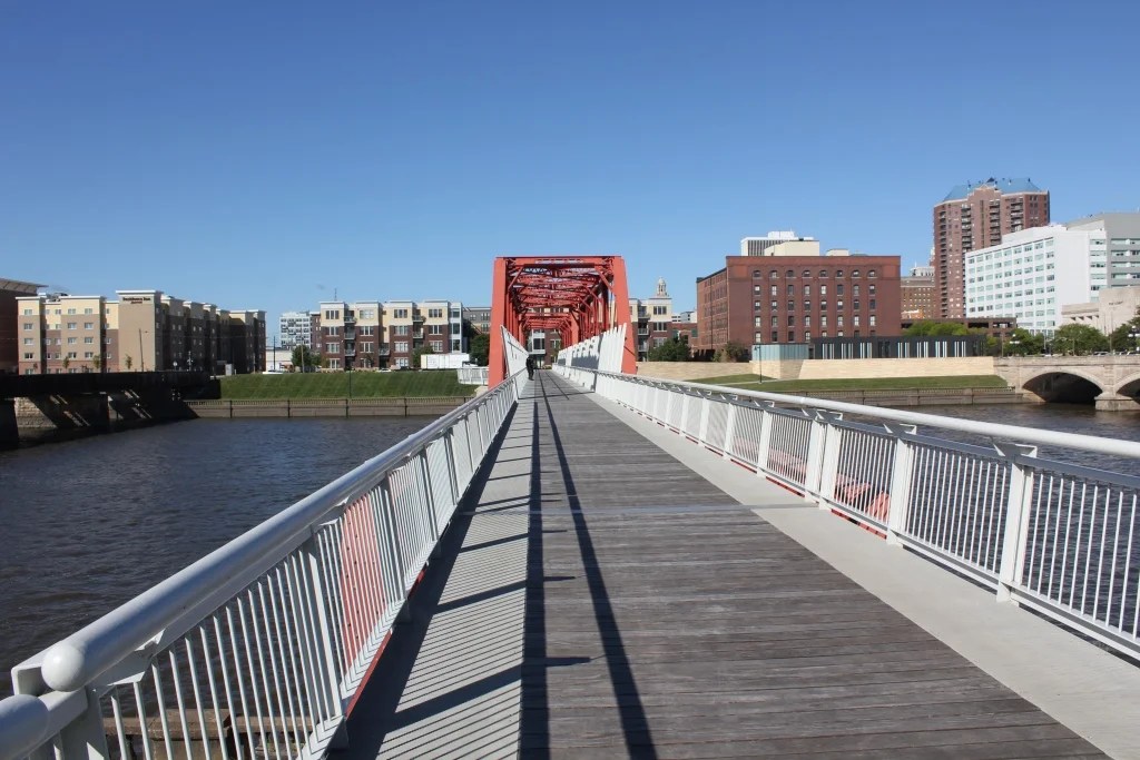 Des Moines Red Bridge